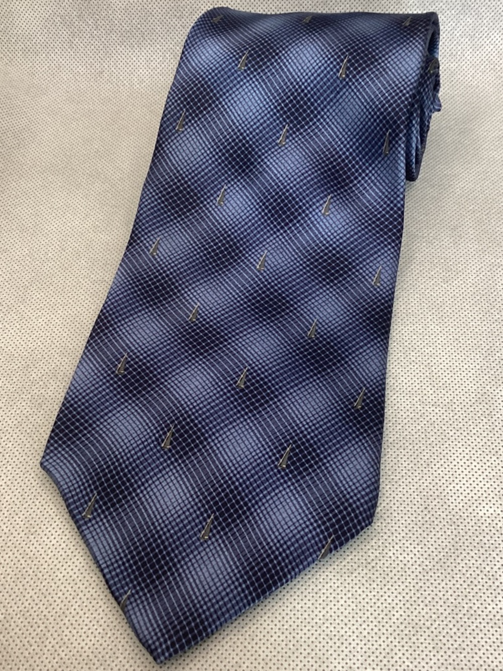 Bill Blass Silk Tie Navy Blue Sailboat Pattern 100% Silk Classic Mens